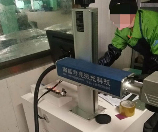 汽配50瓦高配激光打標機