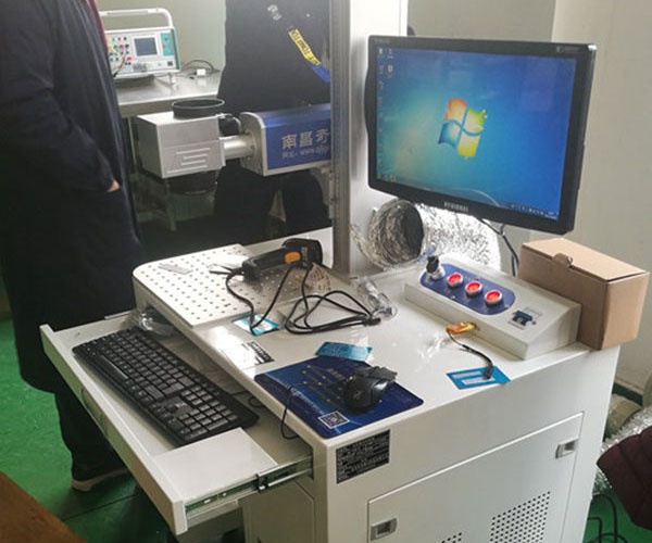 標簽標牌激光刻字機