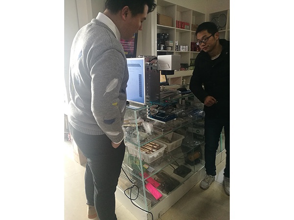 珠寶門店用小型激光打標機