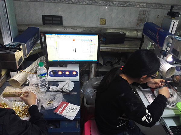 五金零件激光打標